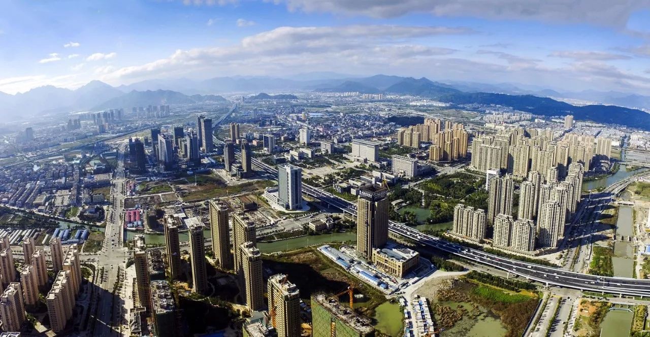 今晚浙江公共新聞?lì)l道播出:婁紹光書記做客《黨建好聲音&middot;書記訪談錄》節(jié)目,暢談&ldquo;科教新區(qū)、山水甌海&rdquo;!